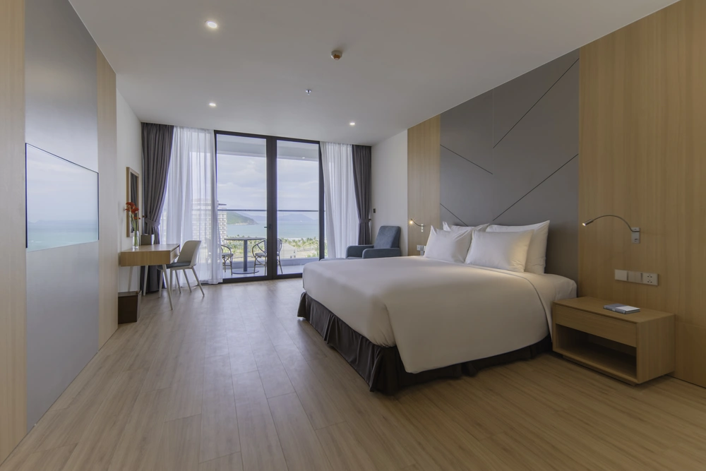 DELUXE SEA VIEW