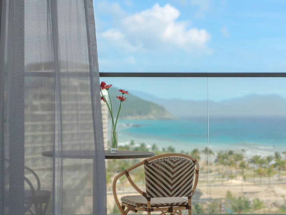 DELUXE SEA VIEW