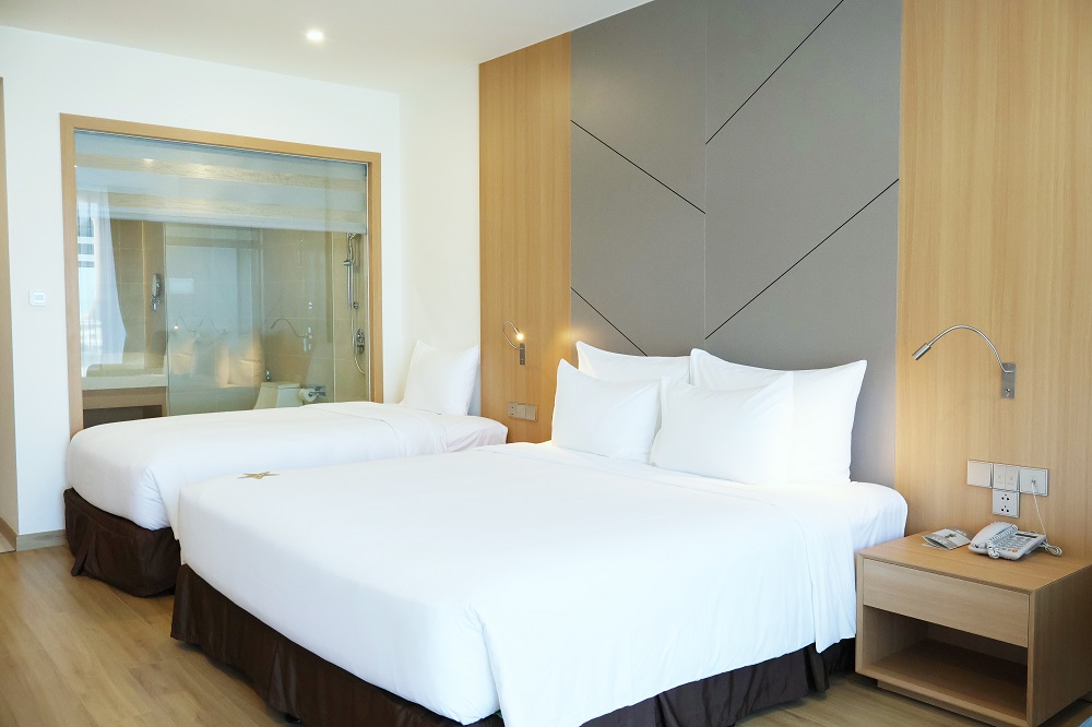 DELUXE TRIPLE SEA VIEW